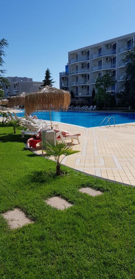 Apartment With Green Terrace Burgas Bagian luar foto
