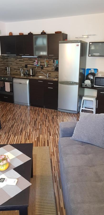 Apartment With Green Terrace Burgas Bagian luar foto