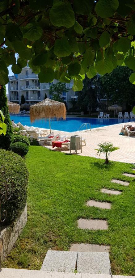 Apartment With Green Terrace Burgas Bagian luar foto