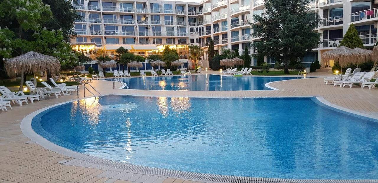 Apartment With Green Terrace Burgas Bagian luar foto