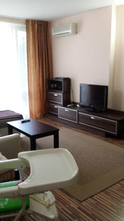 Apartment With Green Terrace Burgas Bagian luar foto