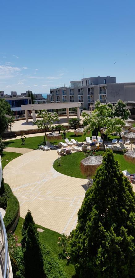 Apartment With Green Terrace Burgas Bagian luar foto