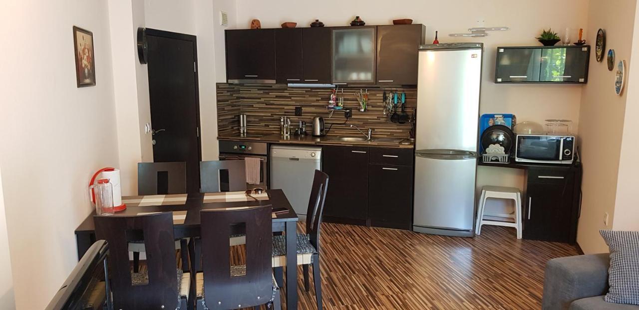 Apartment With Green Terrace Burgas Bagian luar foto