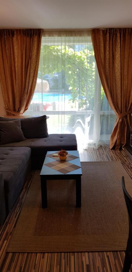 Apartment With Green Terrace Burgas Bagian luar foto